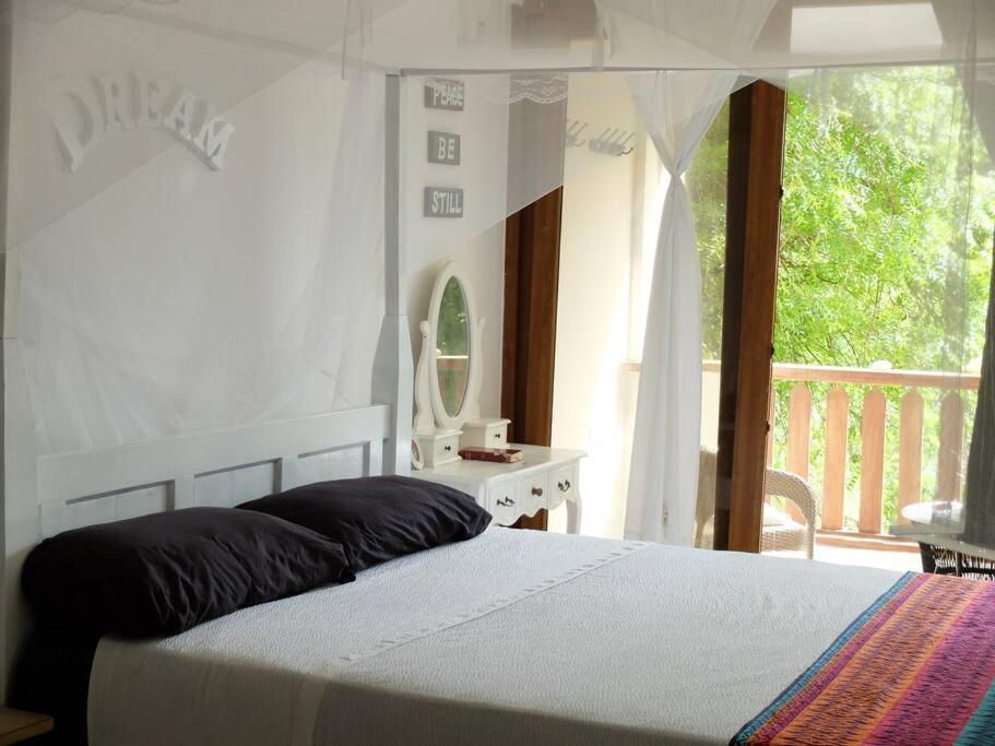 Restful Front Studio-diani